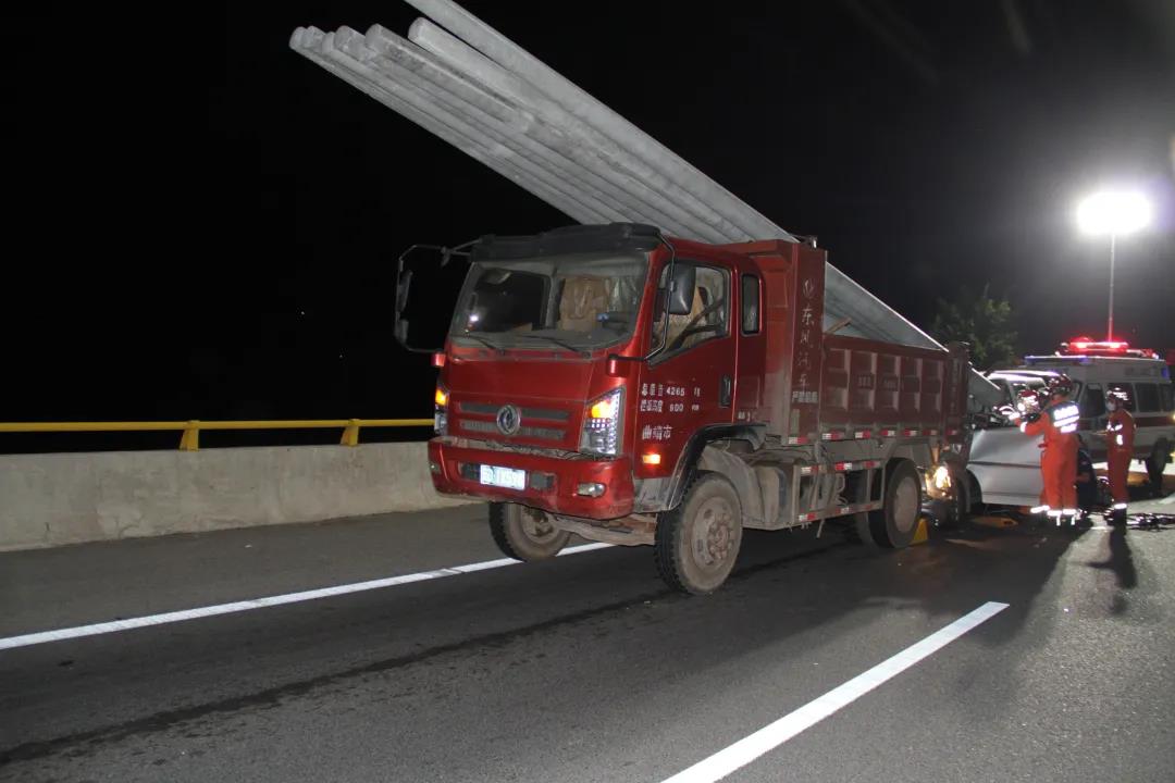 惨剧！小客车载10人在永武高速公路追尾货车致5死5伤！